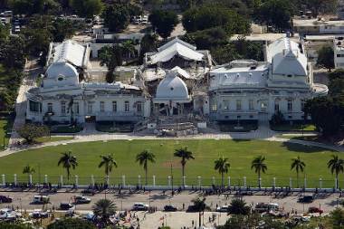 Le palais national de Port-au-Prince après le séisme de 2010 : un même aléa, des vulnérabilités très inégales