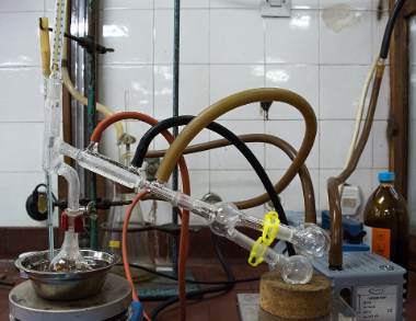 Un montage de distillation : on sépare les constituants d'un mélange homogène