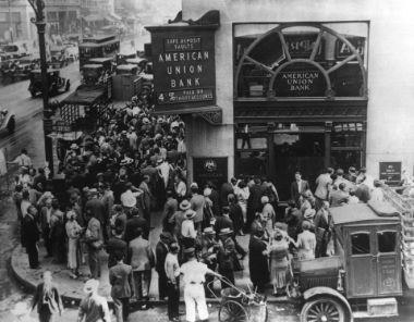 Une ruée bancaire aux États-Unis : la crise de 1929 se propage à toute l'économie